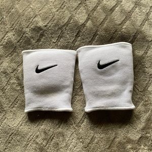 NIKE volleyball knee pads
